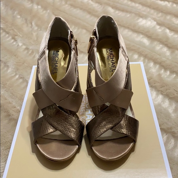 ‼️SALE‼️ Michael Kors 4” Heels - Picture 2 of 5